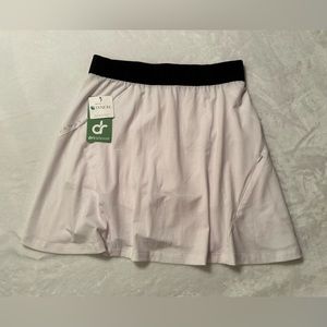 Redvanly size small white skort. Great for Golf, tennis, pickleball.